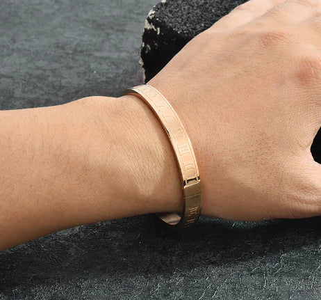 Chic wrist jewelry